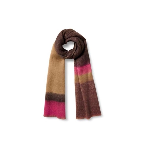 New! Amazon Essentials Women’s Textured knit Scarf/Shawl (2 available) - Picture 2 of 4
